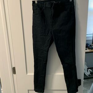 Women’s Express black skinny jeans - size 8s